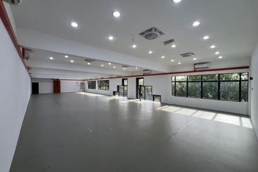 Commercial space for sports, gym, spinning class, dancing class