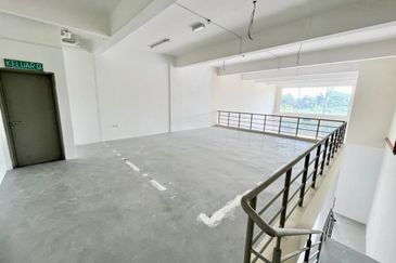 Pusat Perdagangan Danga Utama