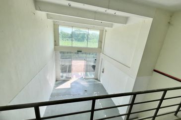 Pusat Perdagangan Danga Utama