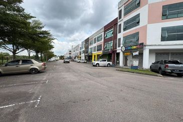 Jalan Gelang Patah