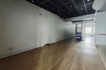 Pusat Perdagangan Danga Utama