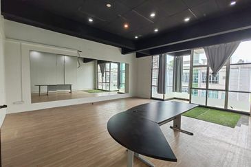 Pusat Perdagangan Danga Utama