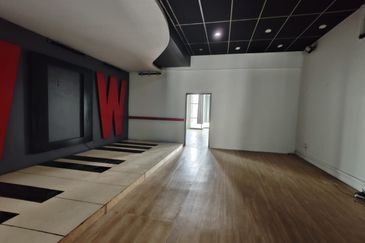 Pusat Perdagangan Danga Utama