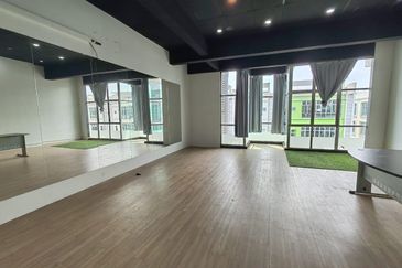 Pusat Perdagangan Danga Utama