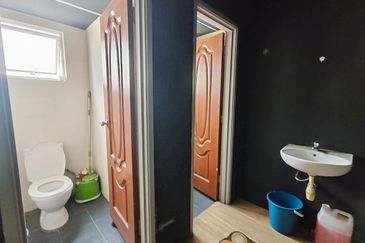 Pusat Perdagangan Danga Utama