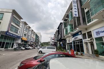 Pusat Perdagangan Danga Utama