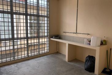 Taman Mount Austin Commercial