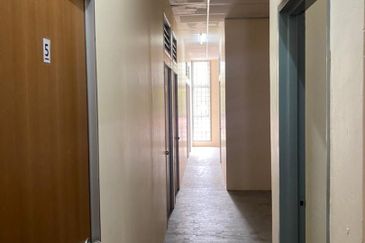 Taman Mount Austin Commercial