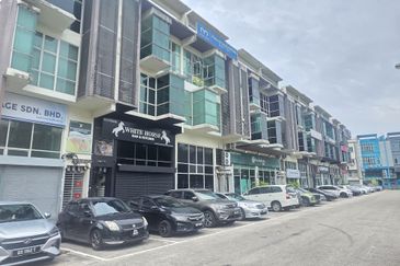 Pusat Perdagangan Danga Utama