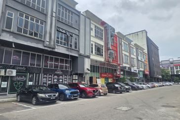 Pusat Perdagangan Danga Utama