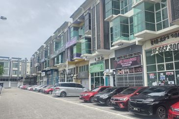 Pusat Perdagangan Danga Utama