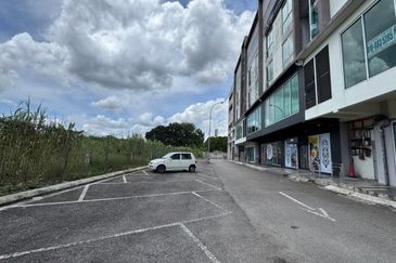 Pusat Perdagangan Danga Utama