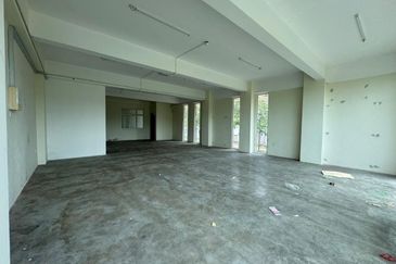 Pusat Perdagangan Danga Utama