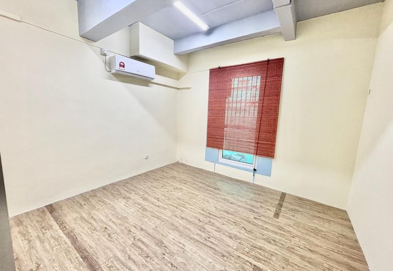 Pusat Perdagangan Danga Utama