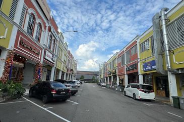 Taman Mount Austin Commercial