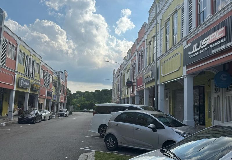 Taman Mount Austin Commercial