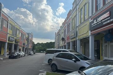 Taman Mount Austin Commercial