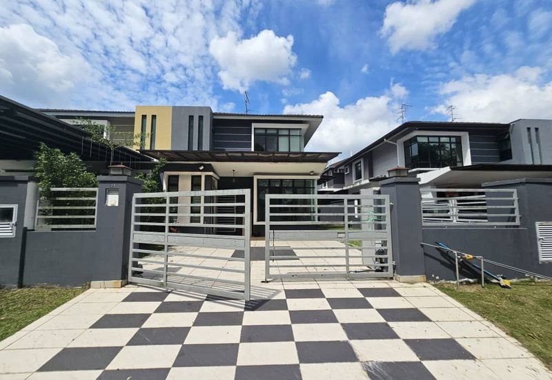 Maple Red, Adda Heights