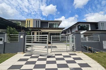 Maple Red, Adda Heights