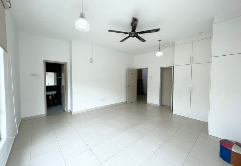 Maple Red, Adda Heights