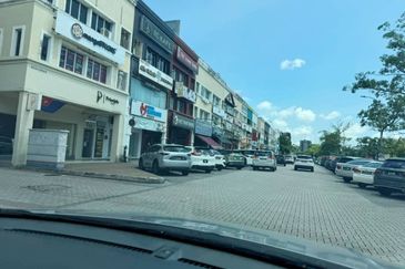 Taman Mount Austin Commercial