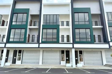 Taman Mount Austin Commercial