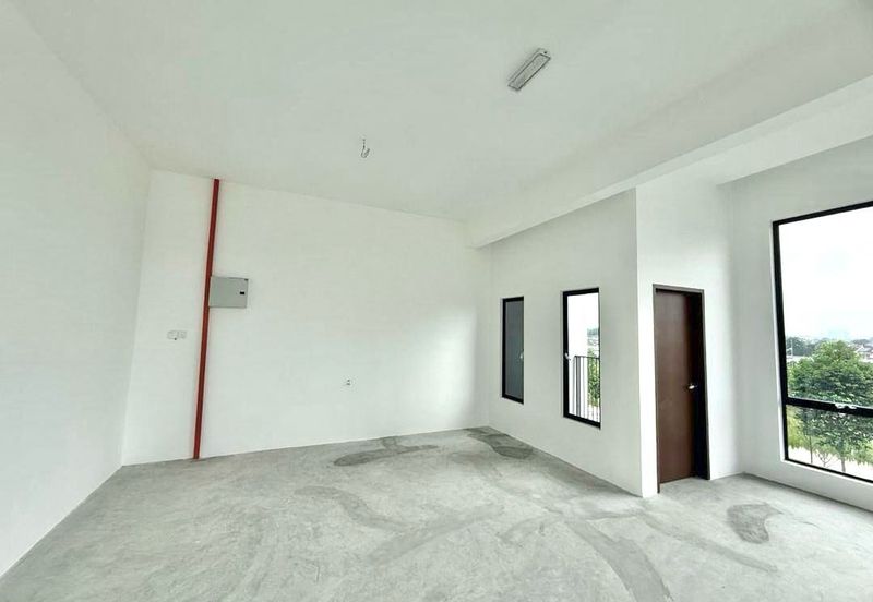 Taman Mount Austin Commercial