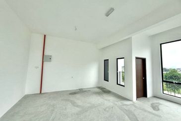 Taman Mount Austin Commercial