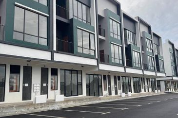 Taman Mount Austin Commercial