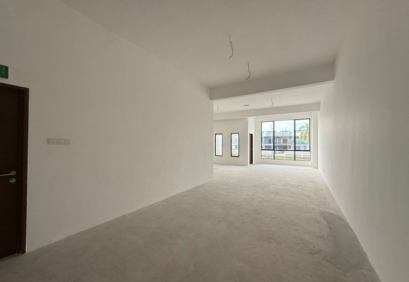 Taman Mount Austin Commercial