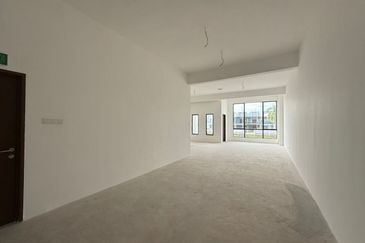 Taman Mount Austin Commercial