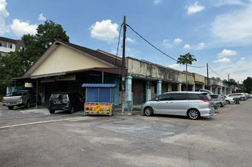 Single Storey Shoplot Corner Lot For Rent At Taman Ehsan Jaya 