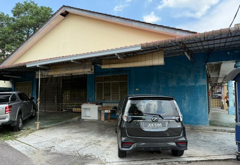 Single Storey Shoplot Corner Lot For Rent At Taman Ehsan Jaya 