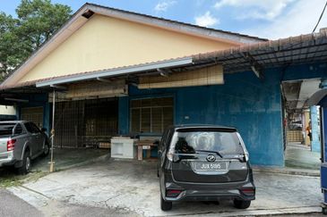 Single Storey Shoplot Corner Lot For Rent At Taman Ehsan Jaya 