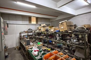 Apex Bizhub Desa Cemerlang