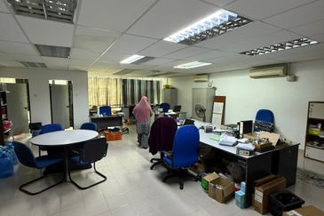Apex Bizhub Desa Cemerlang