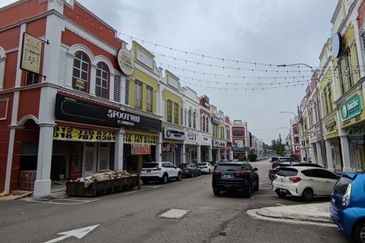 Taman Mount Austin Commercial