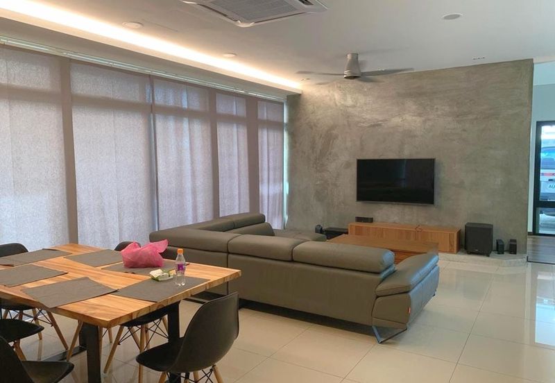 Maple Red, Adda Heights