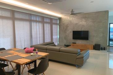 Maple Red, Adda Heights