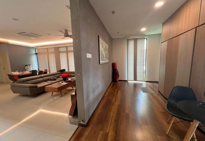 Maple Red, Adda Heights