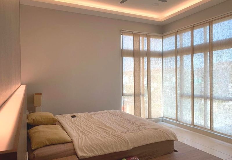 Maple Red, Adda Heights