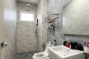 The Pinnacles (Pinnacle Tower)