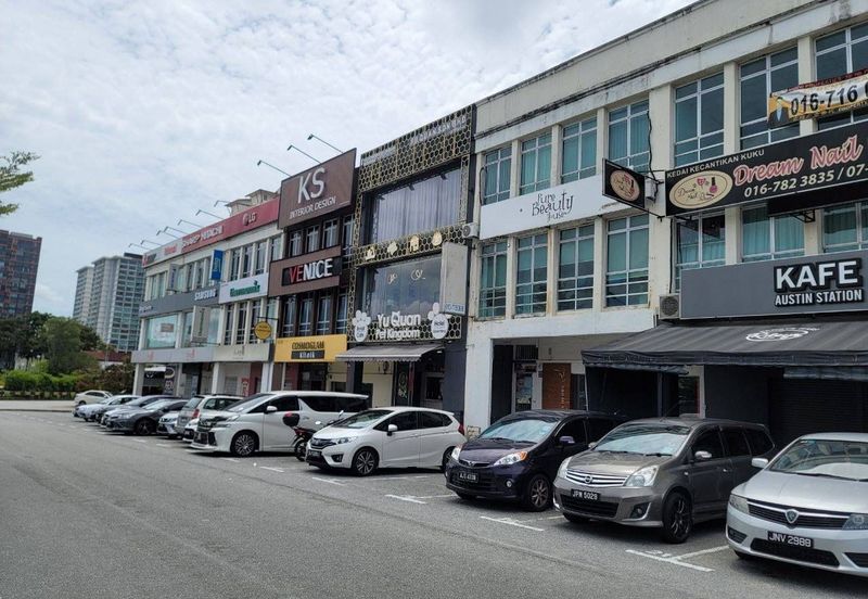 Taman Mount Austin Commercial