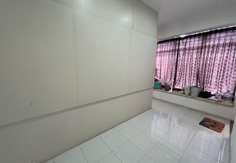 Jalan Setia Tropika 2/14