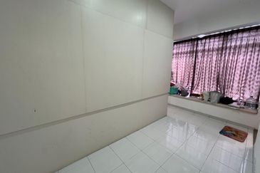 Jalan Setia Tropika 2/14