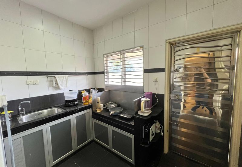 Jalan Setia Tropika 2/14