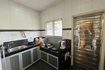 Jalan Setia Tropika 2/14