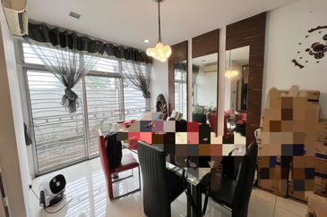 Jalan Setia Tropika 2/14