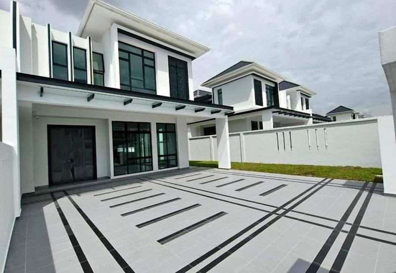 Double Storey Semi-D For Sale At Setia Tropika 