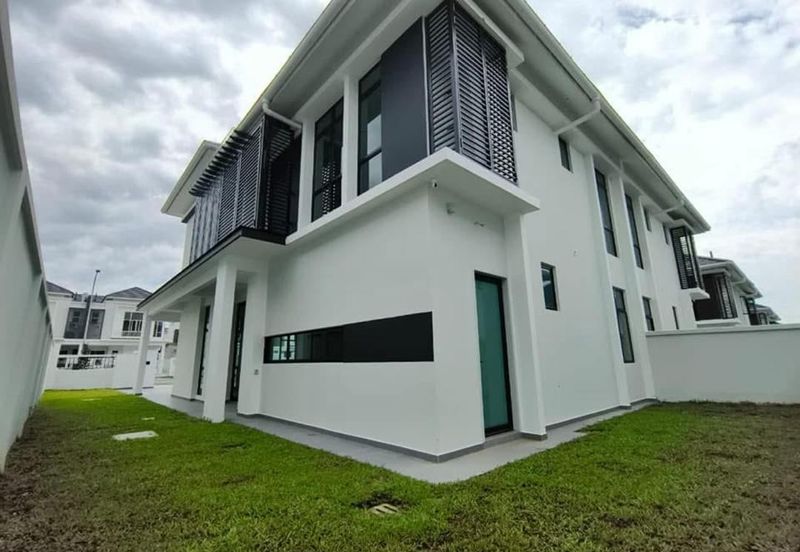 Double Storey Semi-D For Sale At Setia Tropika 